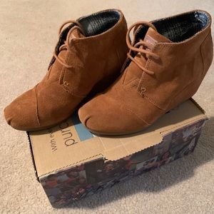 Toms size7 Suede Bootie